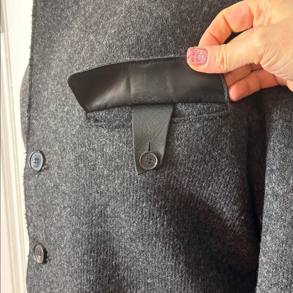 🖤 M0851 Wool Blend & Leather Coat – Made in Canada - Size Medium - Picture 7 of 12